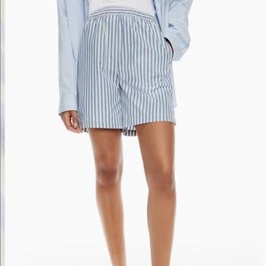 NWT Aritzia Breeze Short 7”